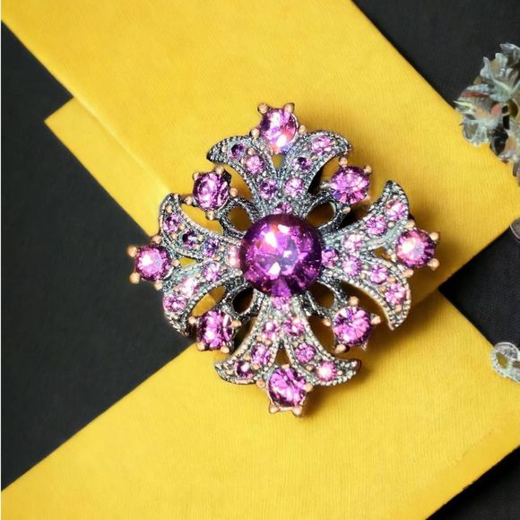 Purple Rhinestone Flourish Pin Brooch! - Picture 1 of 5